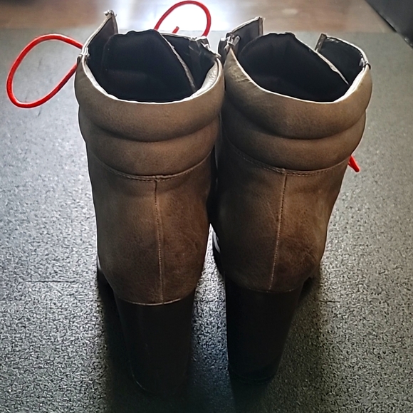 Boots - Picture 3 of 3